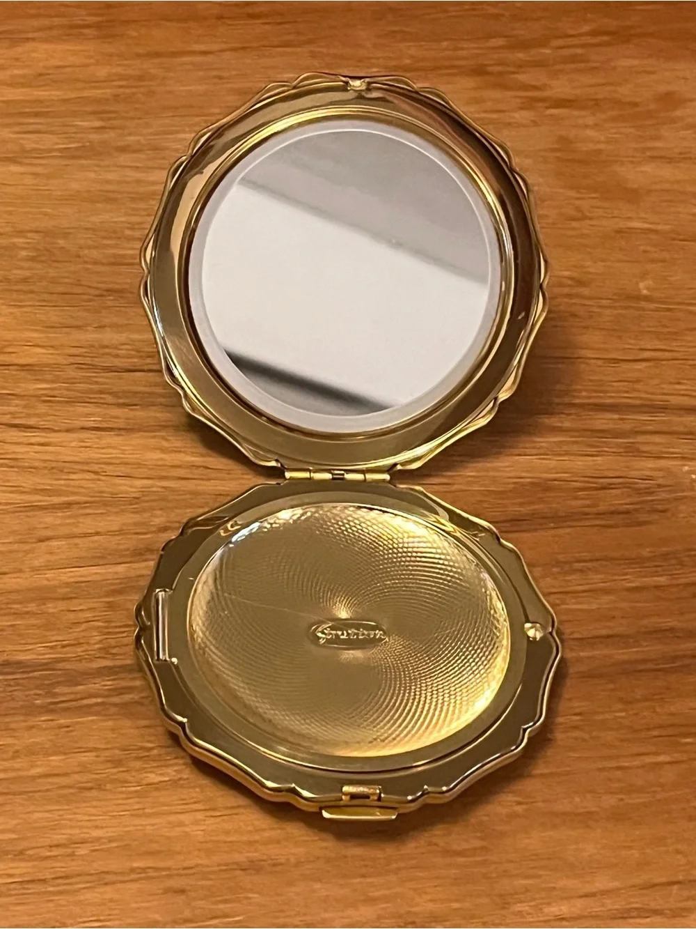 Black Compact Powder Compact - Vintage with Red Rose Design